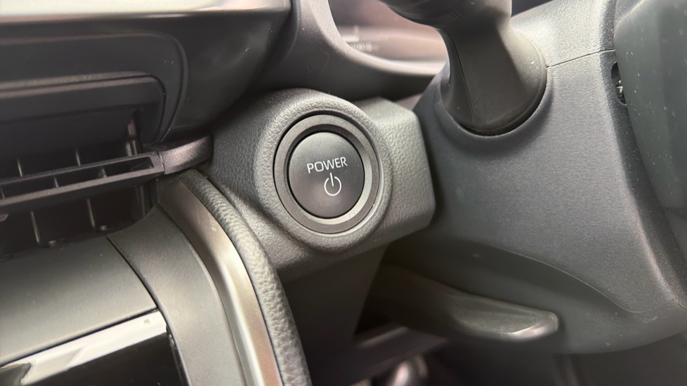 Toyota C-HR 1.8 Hybrid Design 5dr CVT Hybrid Hatchback - Image 16