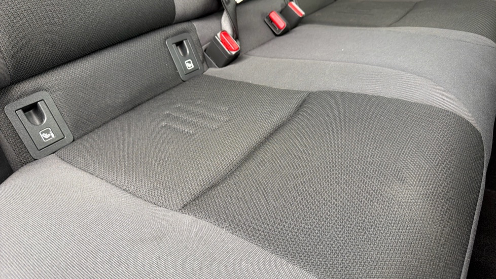 Toyota C-HR 1.8 Hybrid Design 5dr CVT Hybrid Hatchback - Image 17