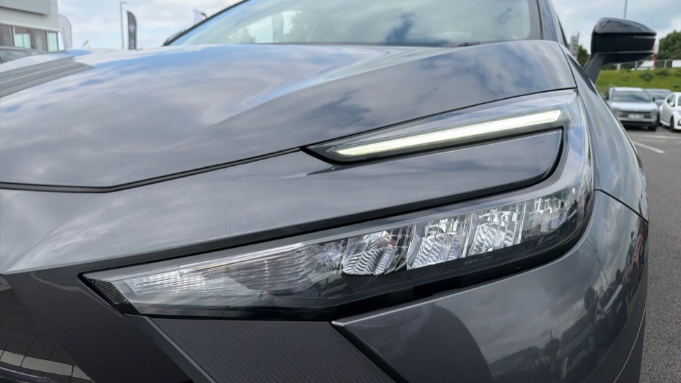 Toyota C-HR 1.8 Hybrid Design 5dr CVT Hybrid Hatchback - Image 20