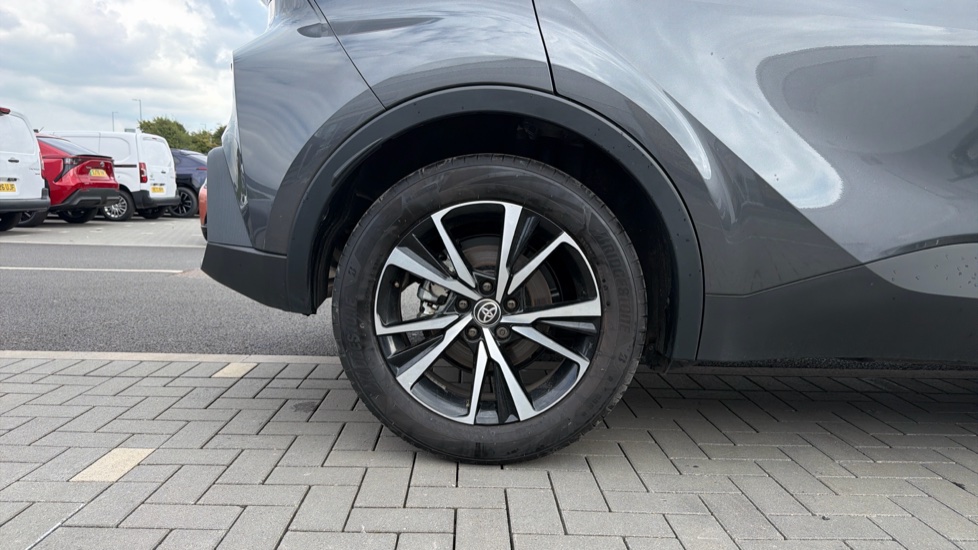 Toyota C-HR 1.8 Hybrid Design 5dr CVT Hybrid Hatchback - Image 25