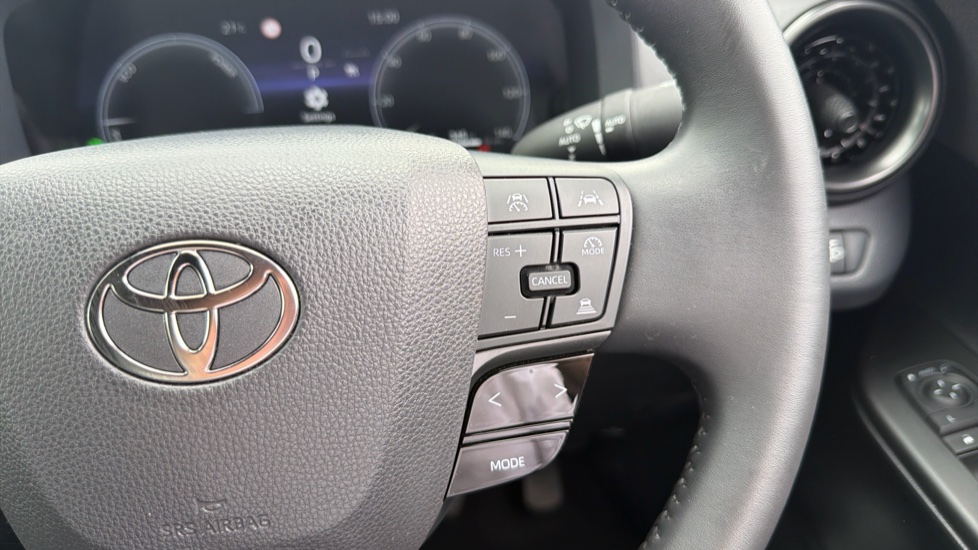 Toyota C-HR 1.8 Hybrid Design 5dr CVT Hybrid Hatchback - Image 29