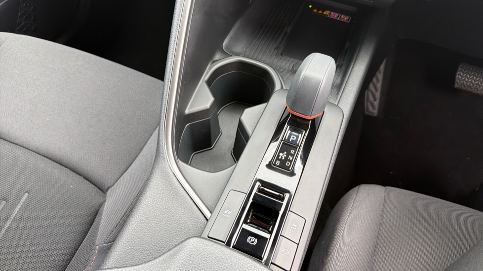 Toyota C-HR 1.8 Hybrid Design 5dr CVT Hybrid Hatchback - Image 35