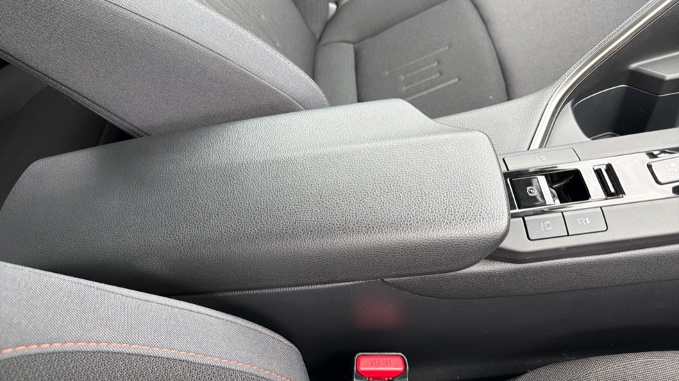 Toyota C-HR 1.8 Hybrid Design 5dr CVT Hybrid Hatchback - Image 36