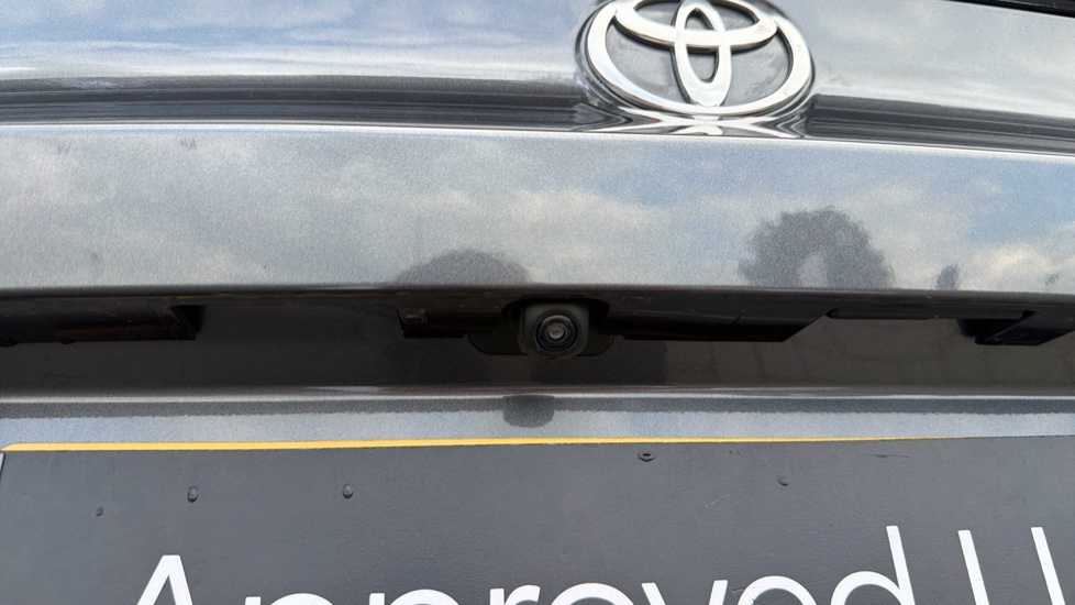 Toyota C-HR 1.8 Hybrid Design 5dr CVT Hybrid Hatchback - Image 46