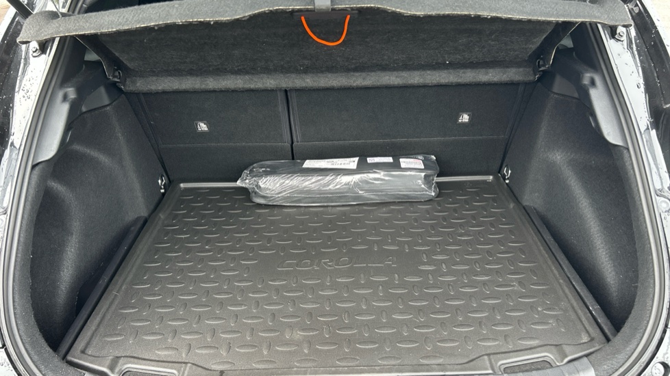 Toyota Corolla 2.0 VVT-i Hybrid GR Sport 5dr CVT Hybrid Hatchback - Image 13