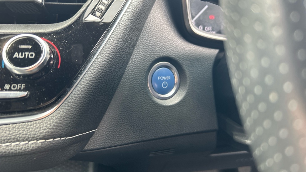 Toyota Corolla 2.0 VVT-i Hybrid GR Sport 5dr CVT Hybrid Hatchback - Image 16