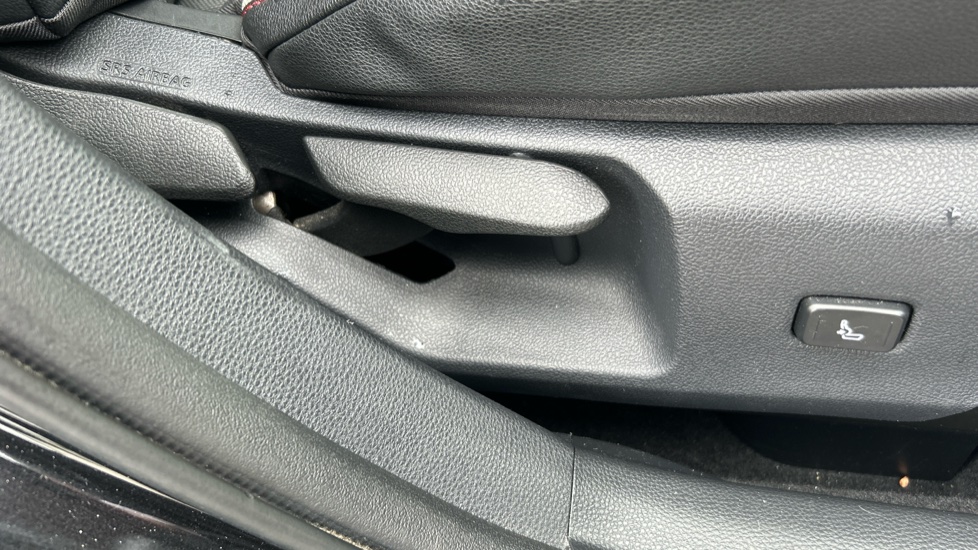 Toyota Corolla 2.0 VVT-i Hybrid GR Sport 5dr CVT Hybrid Hatchback - Image 17