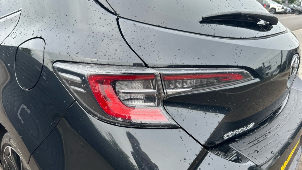 Toyota Corolla 2.0 VVT-i Hybrid GR Sport 5dr CVT Hybrid Hatchback - Image 21