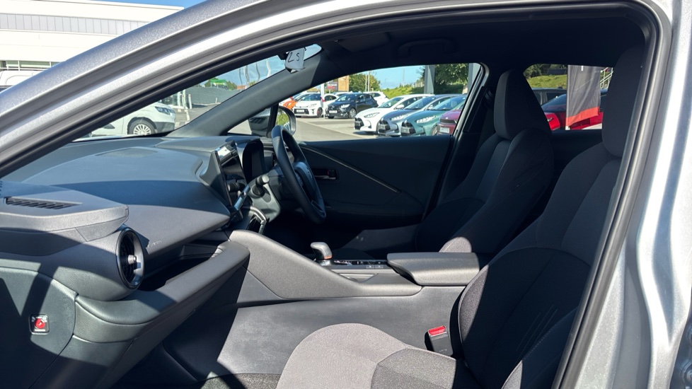 Toyota C-HR 2.0 PHEV Design 5dr CVT Hatchback - Image 5