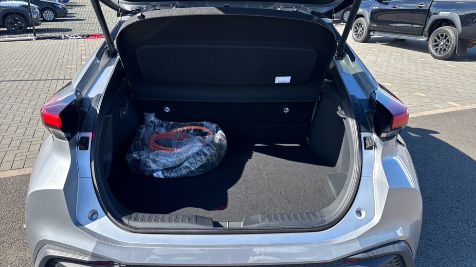 Toyota C-HR 2.0 PHEV Design 5dr CVT Hatchback - Image 13