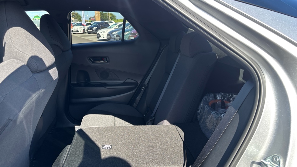 Toyota C-HR 2.0 PHEV Design 5dr CVT Hatchback - Image 18