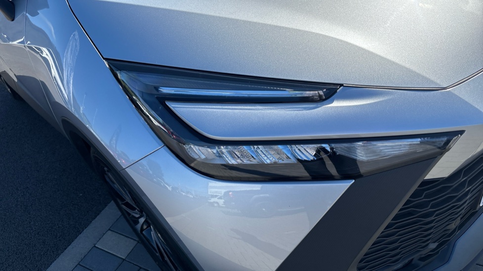 Toyota C-HR 2.0 PHEV Design 5dr CVT Hatchback - Image 20