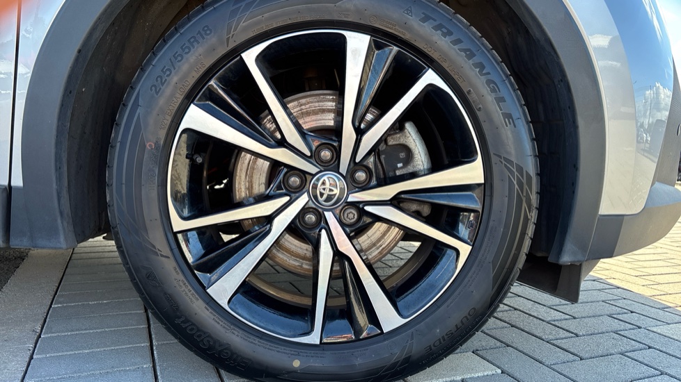 Toyota C-HR 2.0 PHEV Design 5dr CVT Hatchback - Image 25