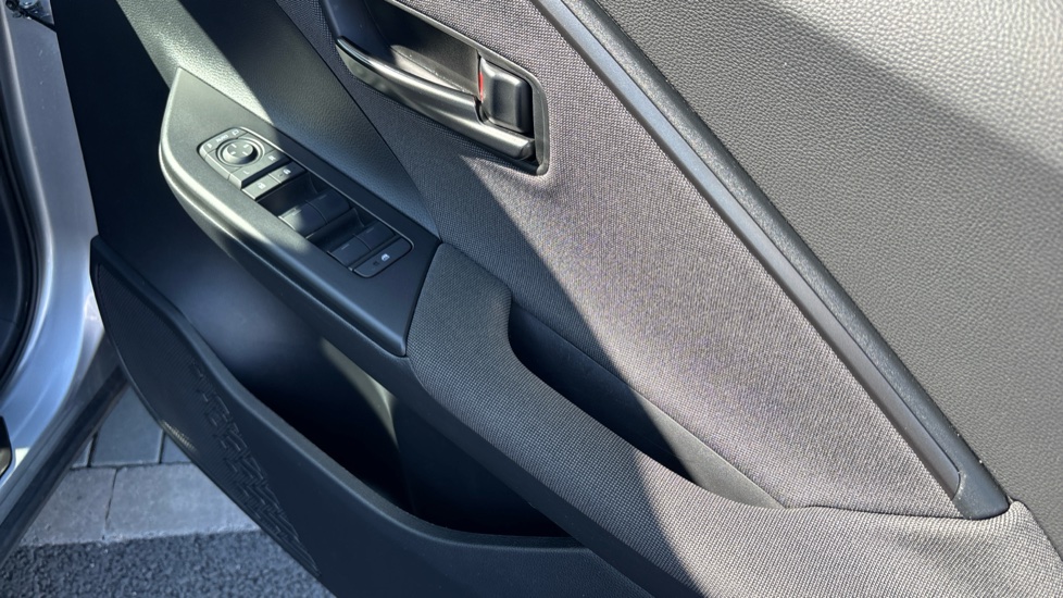 Toyota C-HR 2.0 PHEV Design 5dr CVT Hatchback - Image 33