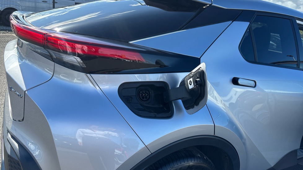 Toyota C-HR 2.0 PHEV Design 5dr CVT Hatchback - Image 35