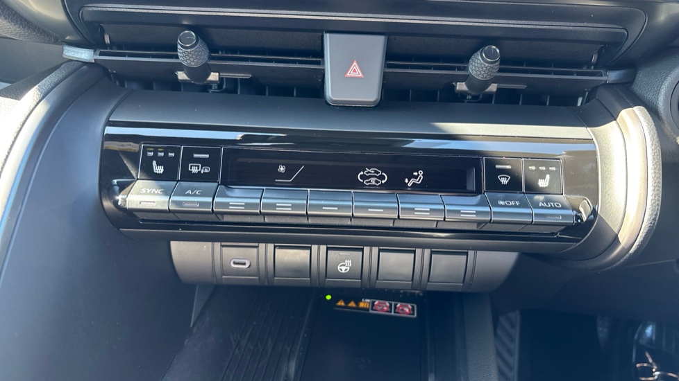 Toyota C-HR 2.0 PHEV Design 5dr CVT Hatchback - Image 39