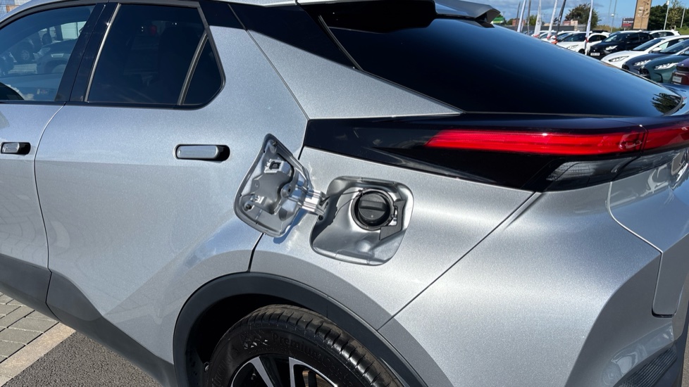 Toyota C-HR 2.0 PHEV Design 5dr CVT Hatchback - Image 48