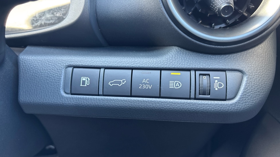Toyota C-HR 2.0 PHEV Design 5dr CVT Hatchback - Image 62