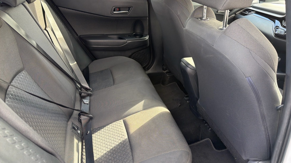 Toyota C-HR 1.8 Hybrid Icon 5dr CVT Hybrid Hatchback - Image 8