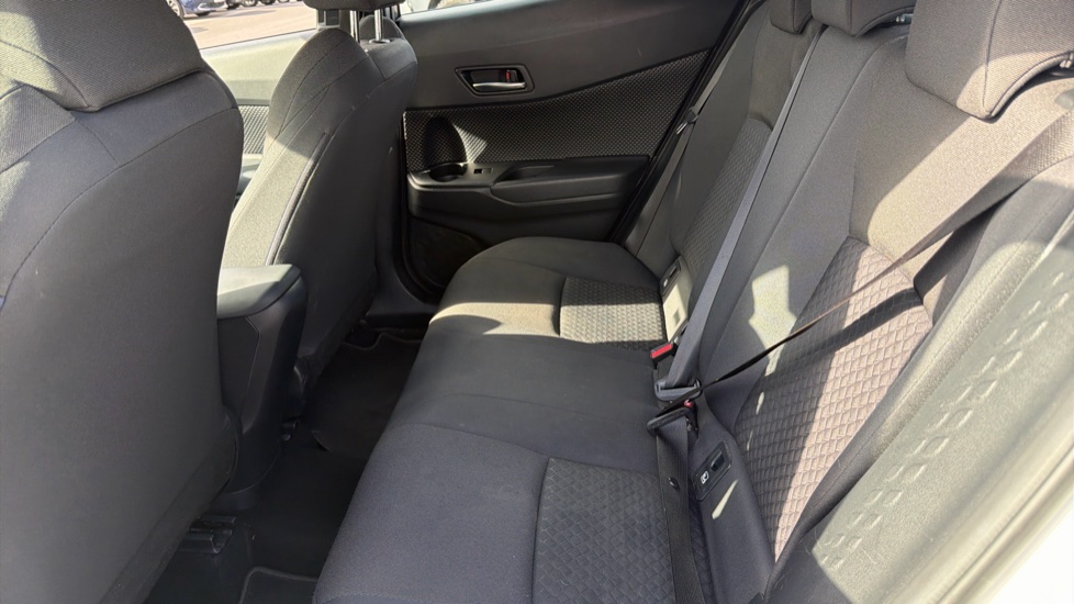 Toyota C-HR 1.8 Hybrid Icon 5dr CVT Hybrid Hatchback - Image 15