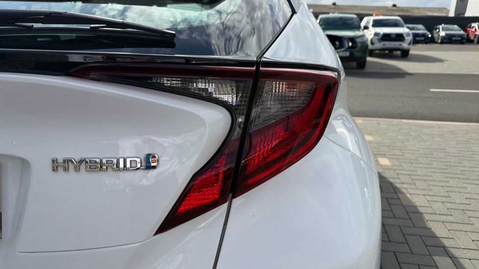 Toyota C-HR 1.8 Hybrid Icon 5dr CVT Hybrid Hatchback - Image 21