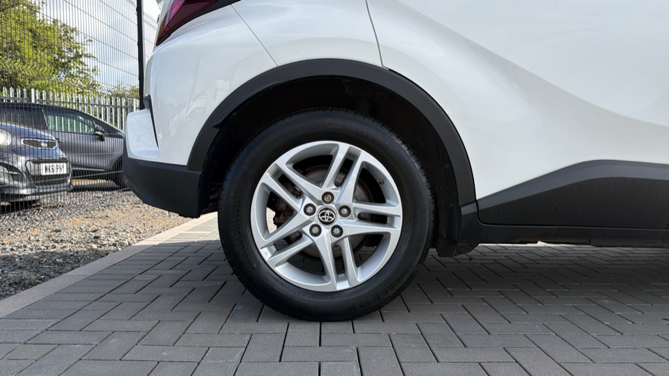 Toyota C-HR 1.8 Hybrid Icon 5dr CVT Hybrid Hatchback - Image 25