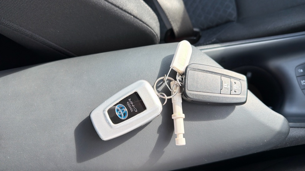 Toyota C-HR 1.8 Hybrid Icon 5dr CVT Hybrid Hatchback - Image 28