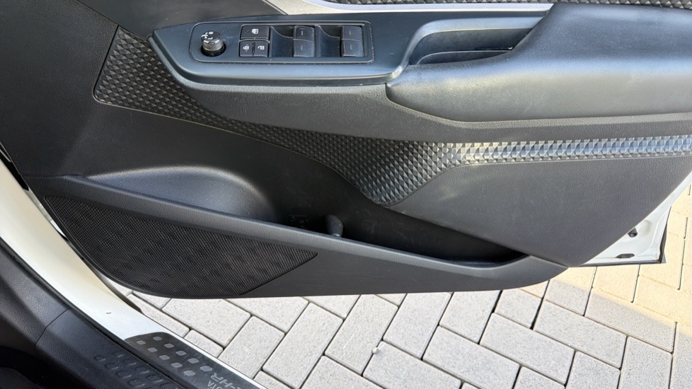Toyota C-HR 1.8 Hybrid Icon 5dr CVT Hybrid Hatchback - Image 46