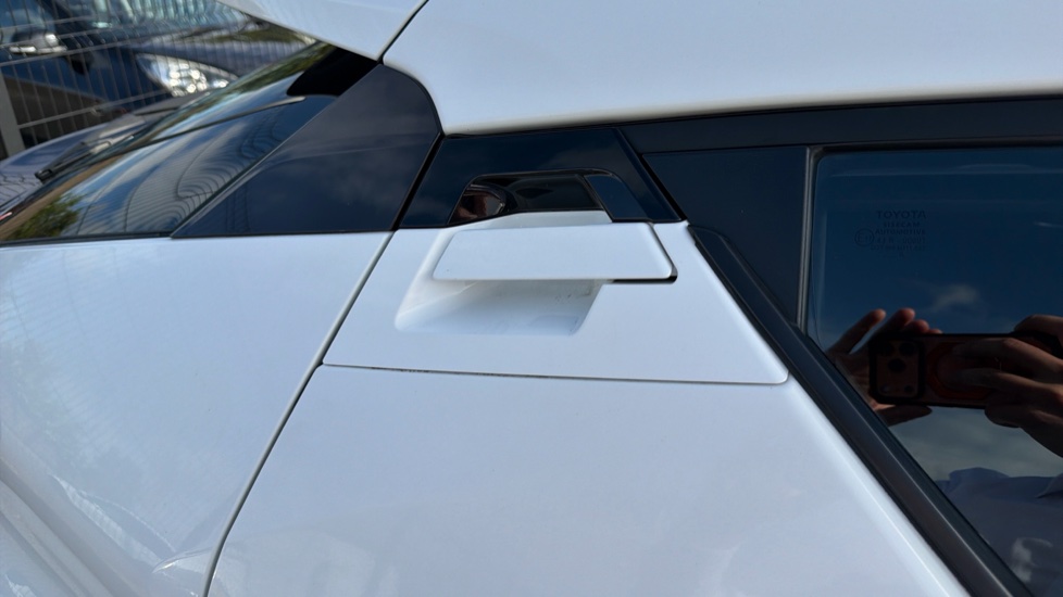 Toyota C-HR 1.8 Hybrid Icon 5dr CVT Hybrid Hatchback - Image 48