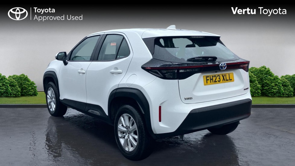 Toyota Yaris Cross 1.5 Hybrid Icon 5dr CVT Hybrid Estate - Image 4