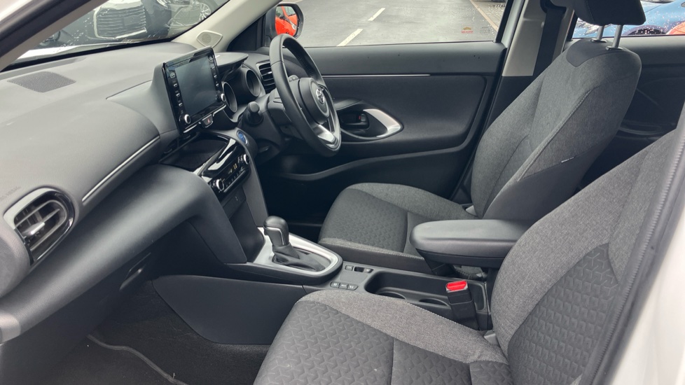 Toyota Yaris Cross 1.5 Hybrid Icon 5dr CVT Hybrid Estate - Image 5