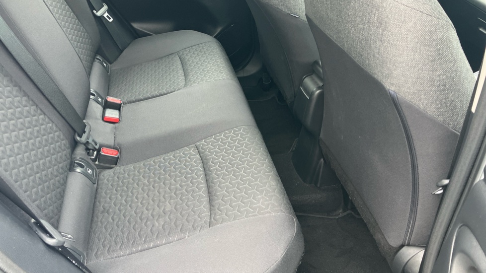 Toyota Yaris Cross 1.5 Hybrid Icon 5dr CVT Hybrid Estate - Image 8