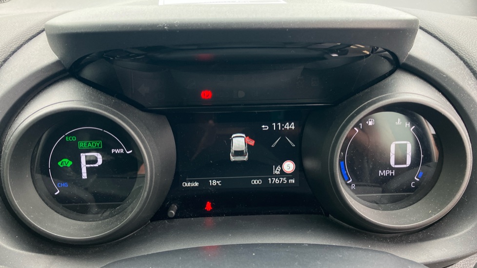 Toyota Yaris Cross 1.5 Hybrid Icon 5dr CVT Hybrid Estate - Image 11