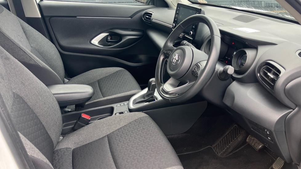 Toyota Yaris Cross 1.5 Hybrid Icon 5dr CVT Hybrid Estate - Image 12