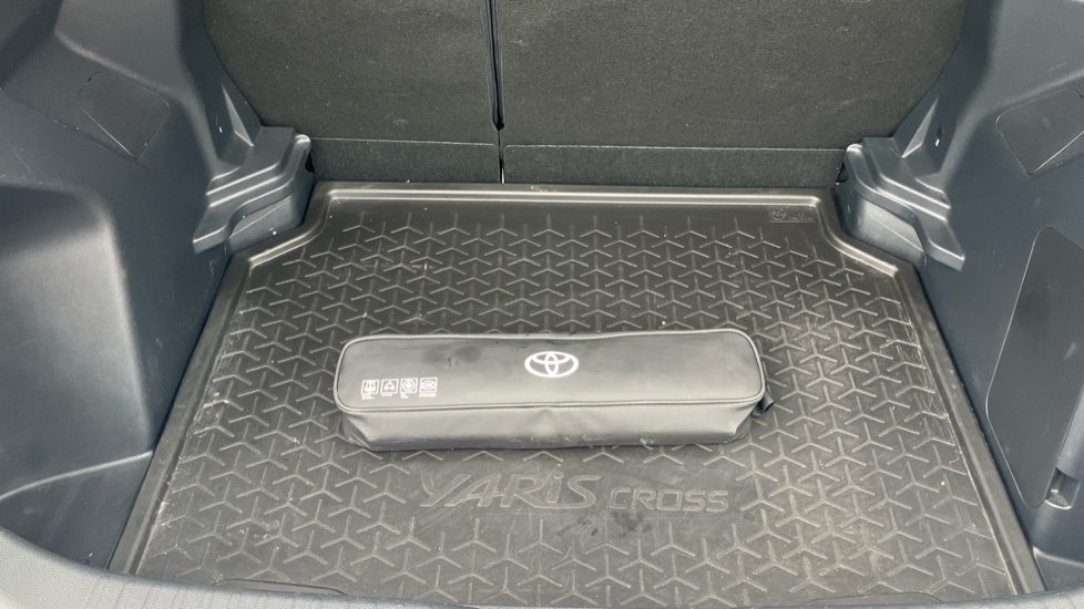 Toyota Yaris Cross 1.5 Hybrid Icon 5dr CVT Hybrid Estate - Image 13