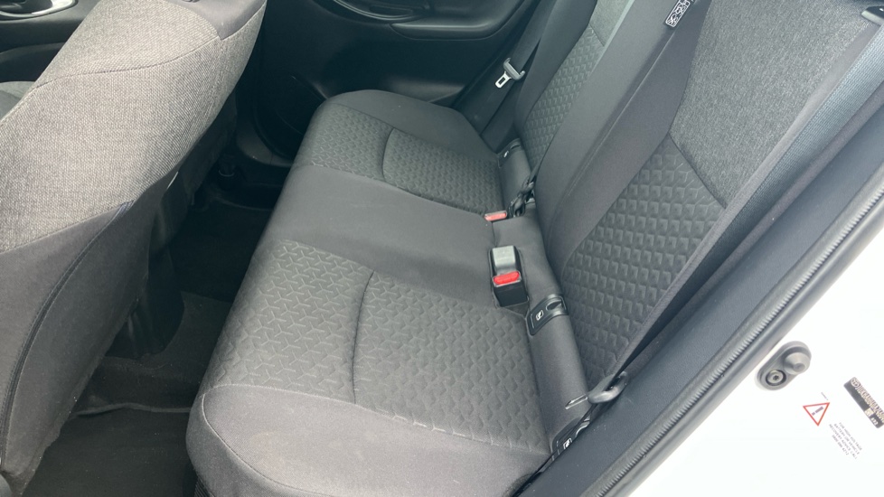 Toyota Yaris Cross 1.5 Hybrid Icon 5dr CVT Hybrid Estate - Image 15