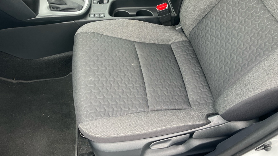 Toyota Yaris Cross 1.5 Hybrid Icon 5dr CVT Hybrid Estate - Image 17