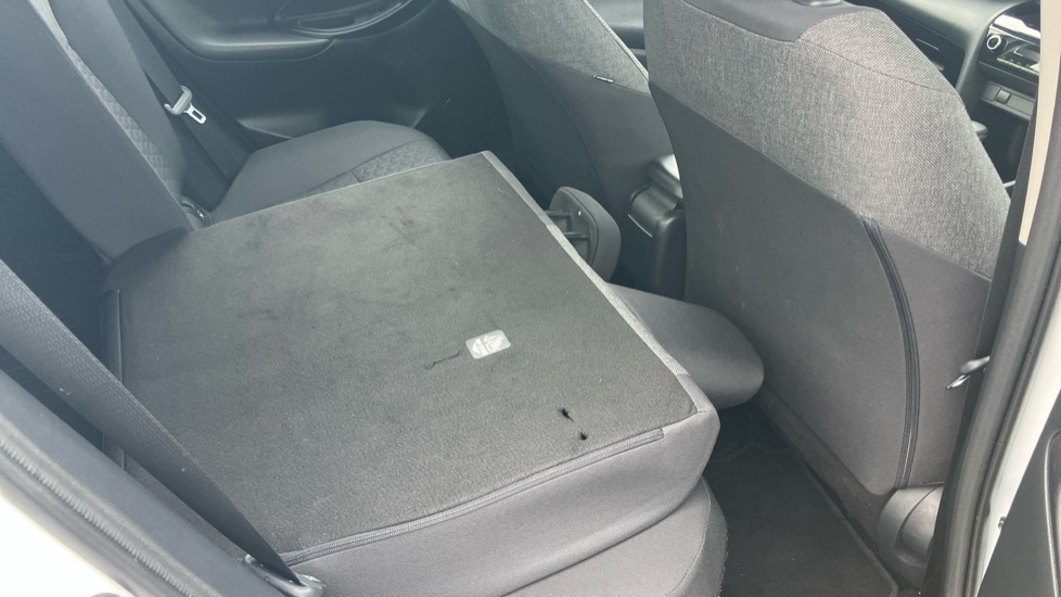 Toyota Yaris Cross 1.5 Hybrid Icon 5dr CVT Hybrid Estate - Image 18