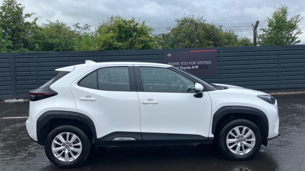Toyota Yaris Cross 1.5 Hybrid Icon 5dr CVT Hybrid Estate - Image 23