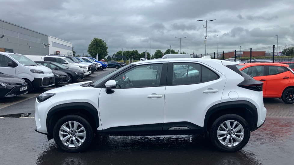 Toyota Yaris Cross 1.5 Hybrid Icon 5dr CVT Hybrid Estate - Image 24