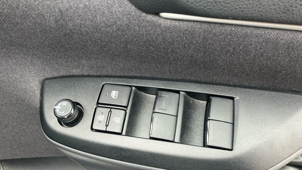 Toyota Yaris Cross 1.5 Hybrid Icon 5dr CVT Hybrid Estate - Image 32
