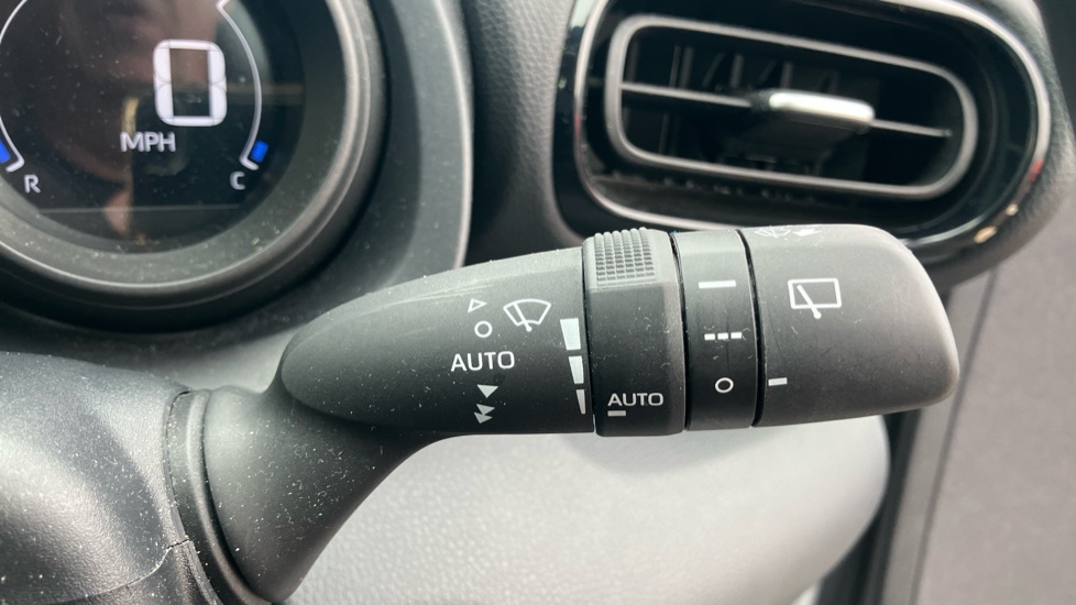 Toyota Yaris Cross 1.5 Hybrid Icon 5dr CVT Hybrid Estate - Image 39