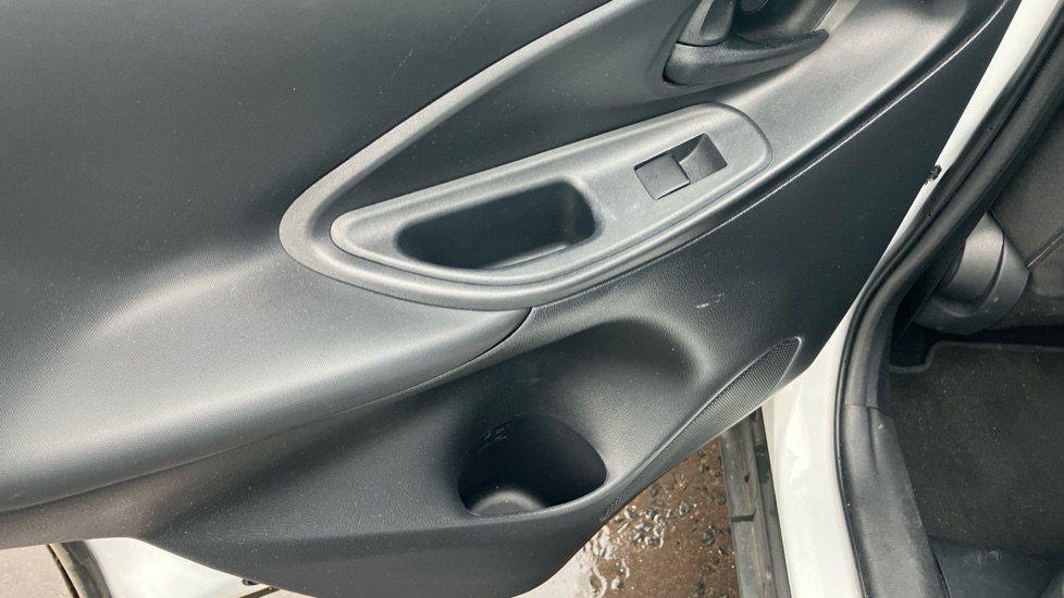 Toyota Yaris Cross 1.5 Hybrid Icon 5dr CVT Hybrid Estate - Image 46