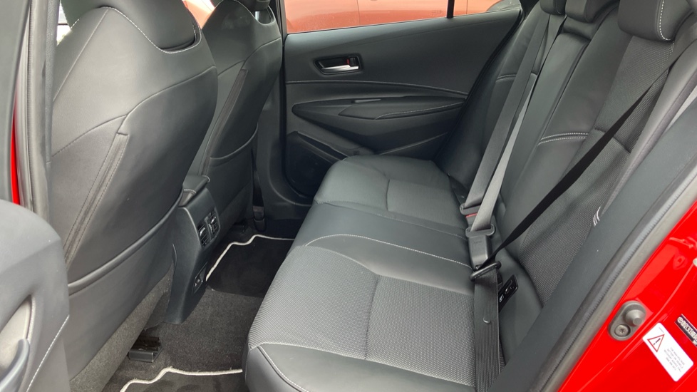 Toyota Corolla 2.0 Hybrid 178 Excel 5dr CVT Hybrid Estate - Image 15