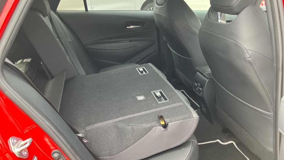 Toyota Corolla 2.0 Hybrid 178 Excel 5dr CVT Hybrid Estate - Image 18