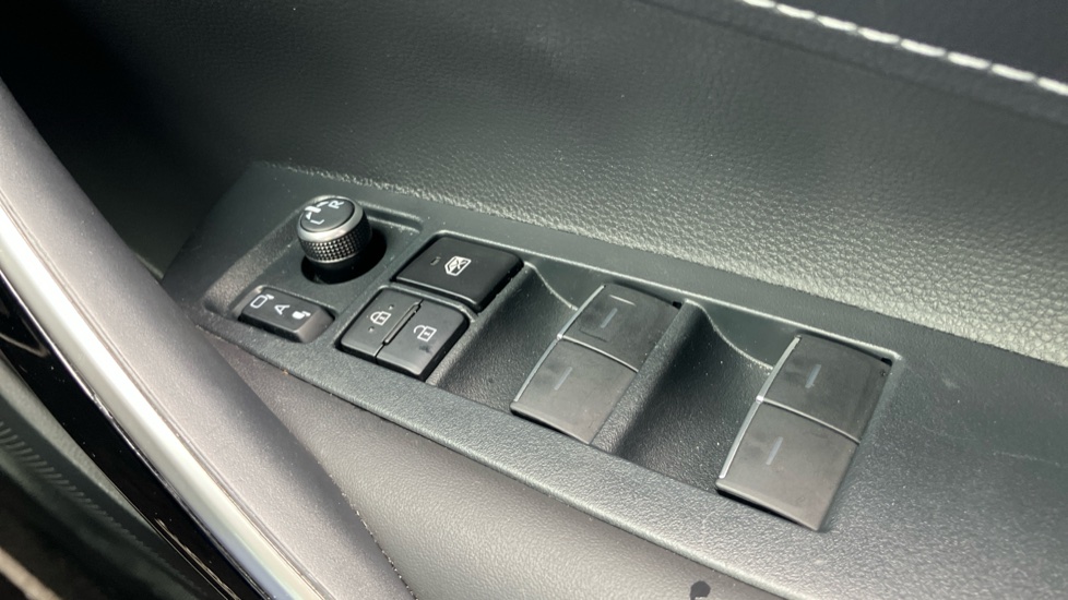 Toyota Corolla 2.0 Hybrid 178 Excel 5dr CVT Hybrid Estate - Image 31