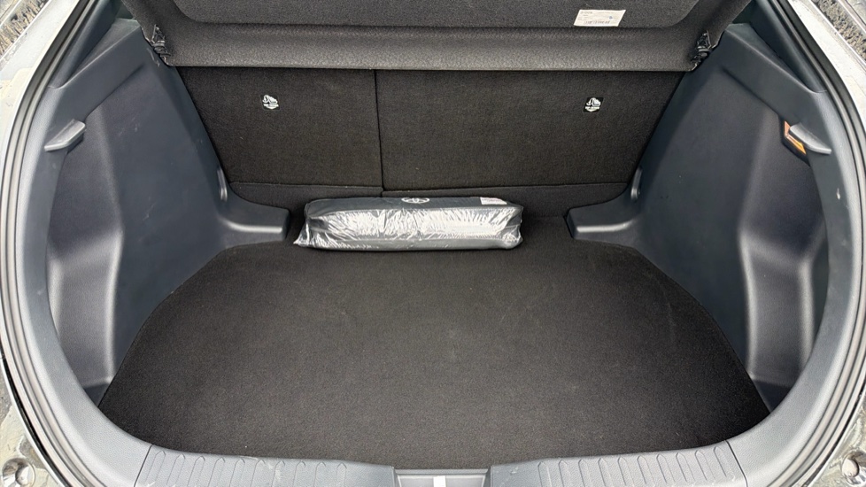 Toyota C-HR 1.8 Hybrid Icon 5dr CVT Hybrid Hatchback - Image 13