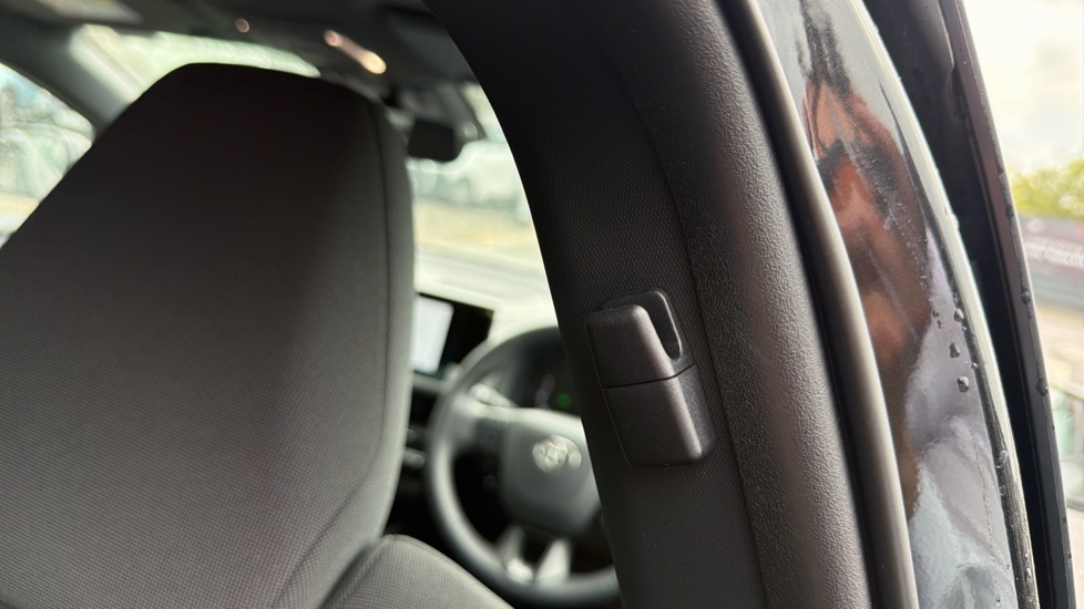 Toyota C-HR 1.8 Hybrid Icon 5dr CVT Hybrid Hatchback - Image 19