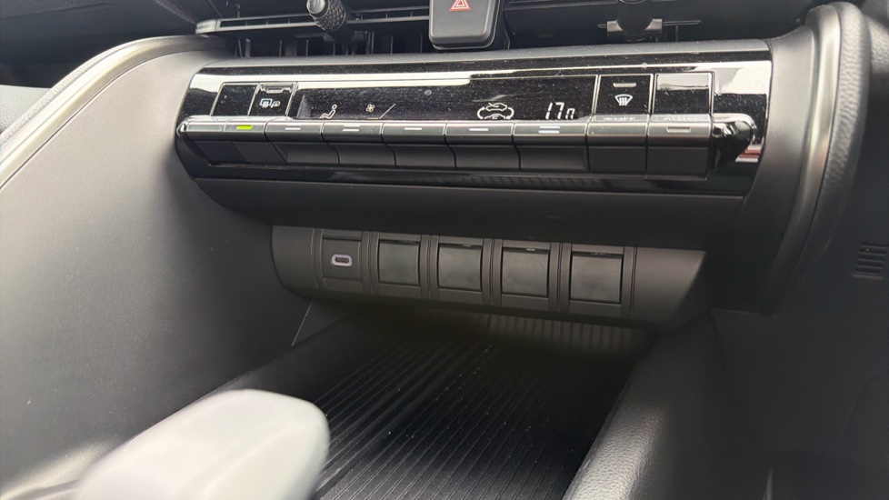 Toyota C-HR 1.8 Hybrid Icon 5dr CVT Hybrid Hatchback - Image 34