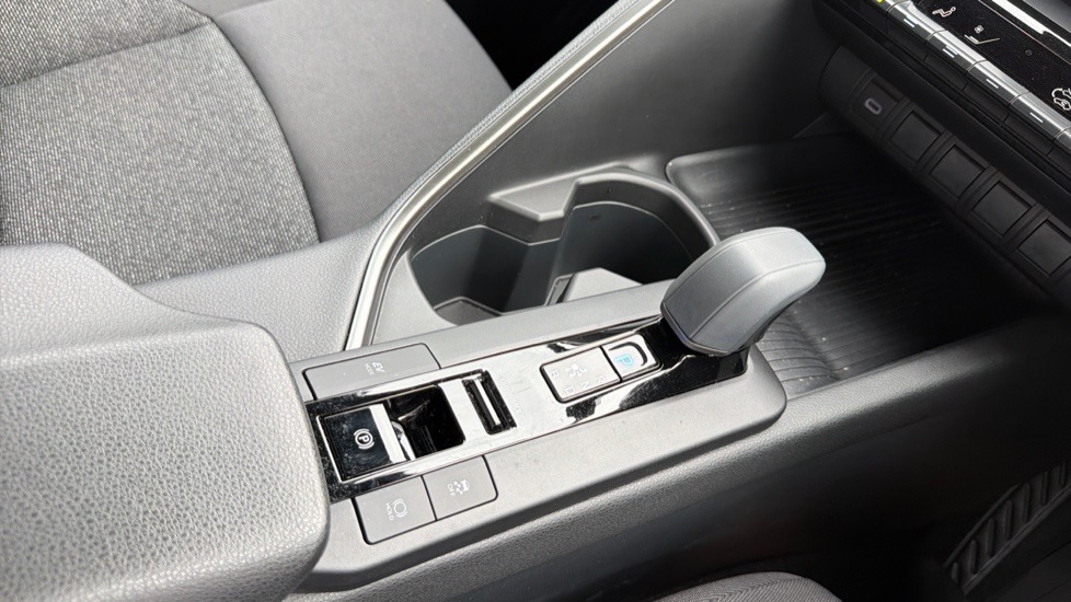 Toyota C-HR 1.8 Hybrid Icon 5dr CVT Hybrid Hatchback - Image 35